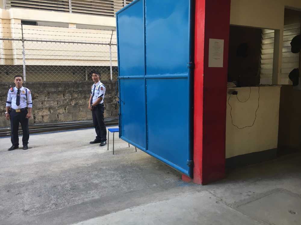 校門警衛